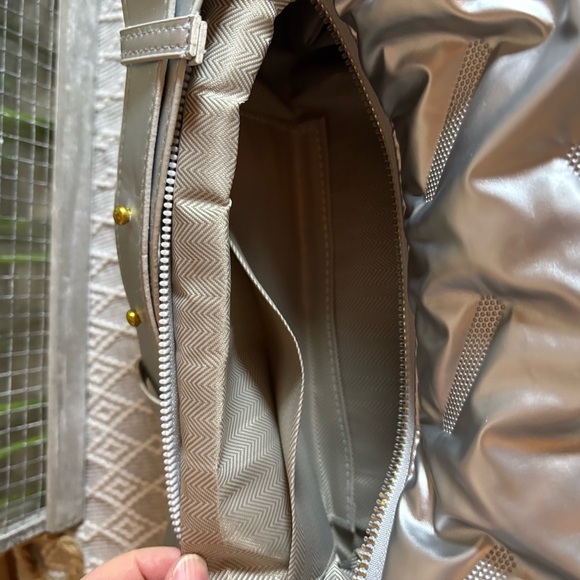 Quilted Puffer Barrel Bag Hobo Shoulder Bag, Puffy, Silver. No brand name. - Picture 4 of 5